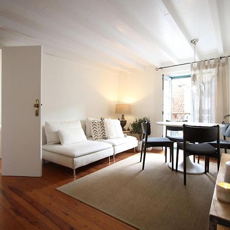 Appartamento Chic Urban Retreat At Downtown With Balcony & Views Lisbona Esterno foto