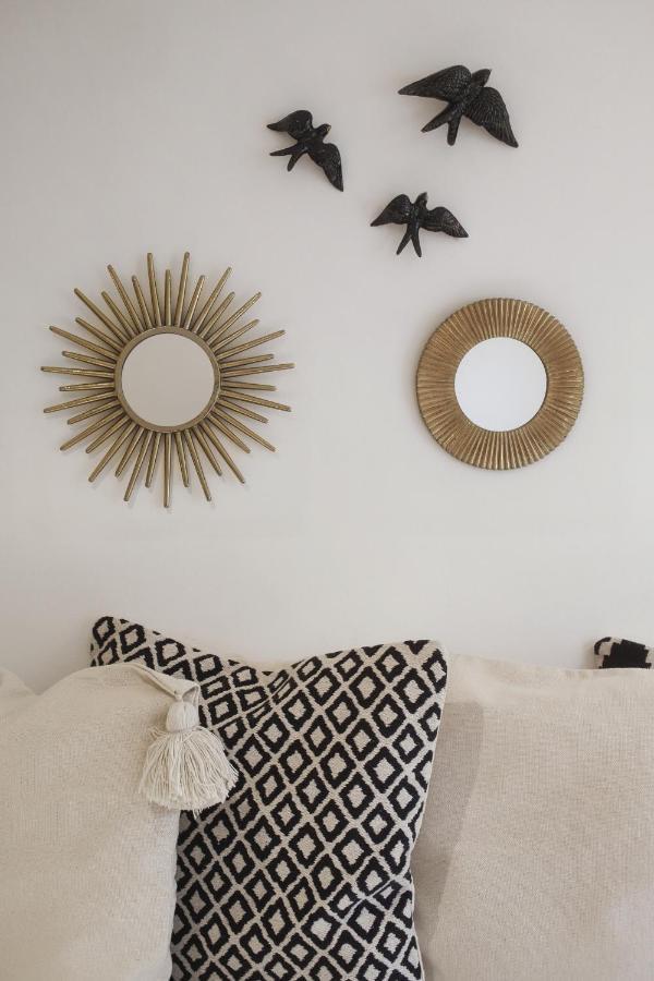 Appartamento Chic Urban Retreat At Downtown With Balcony & Views Lisbona Esterno foto
