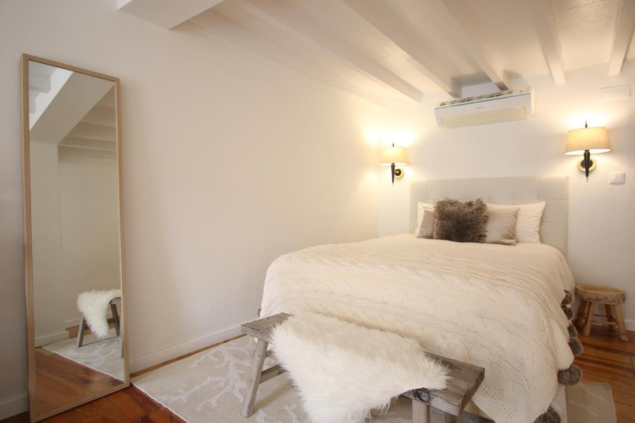 Appartamento Chic Urban Retreat At Downtown With Balcony & Views Lisbona Esterno foto