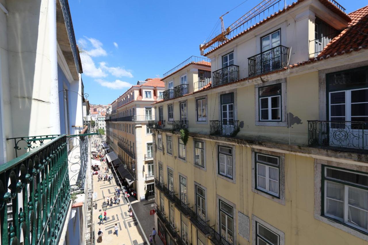 Appartamento Chic Urban Retreat At Downtown With Balcony & Views Lisbona Esterno foto