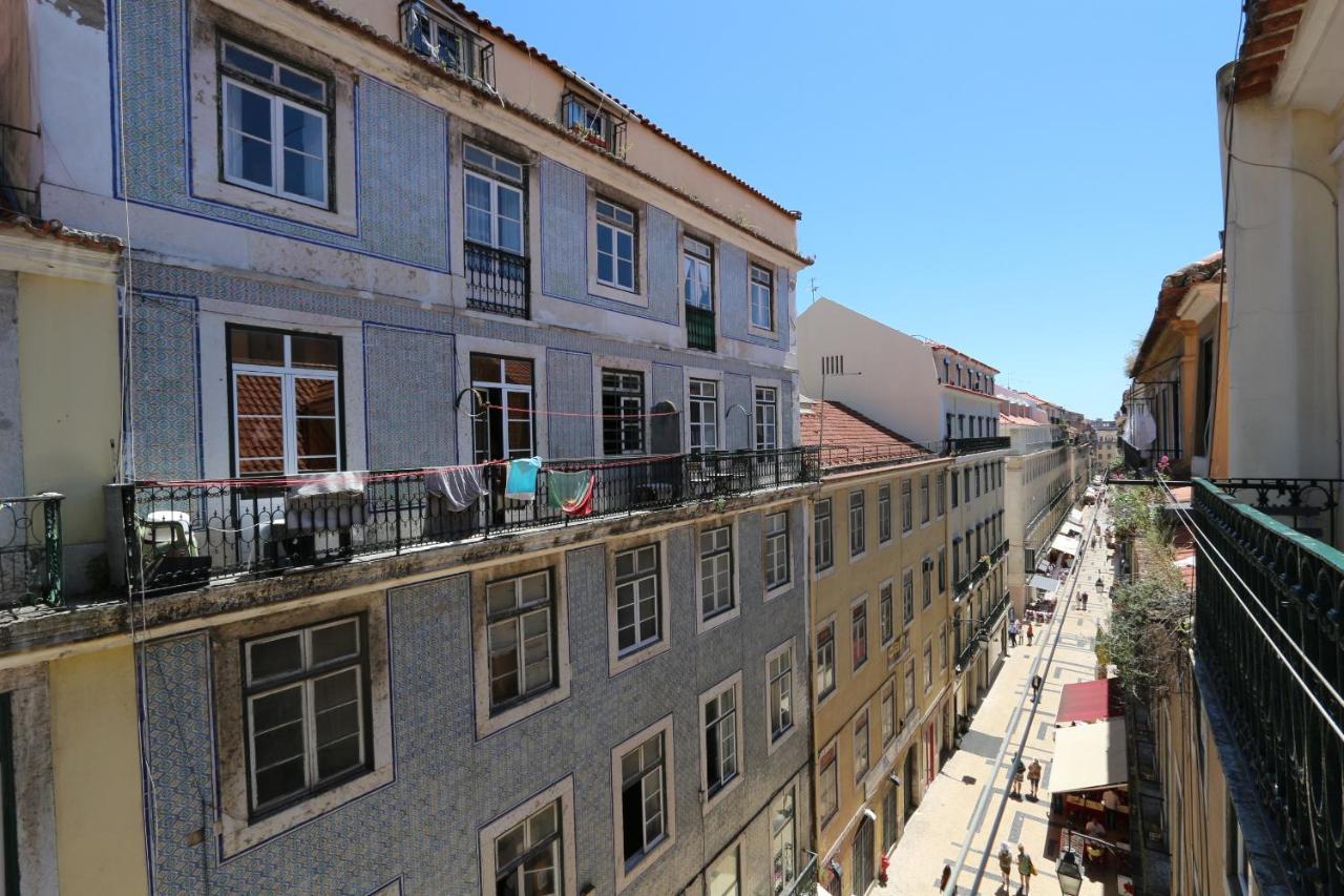 Appartamento Chic Urban Retreat At Downtown With Balcony & Views Lisbona Esterno foto